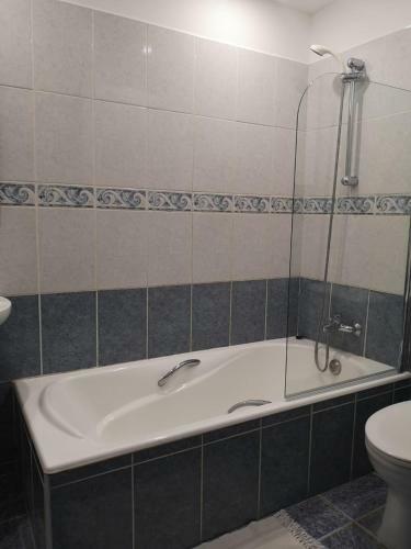 Apartamento 2 Bed Cottage With Pool & Garden