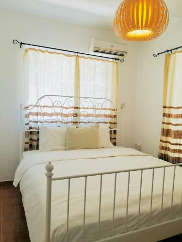 Apartamento 2 Bed Cottage With Pool & Garden