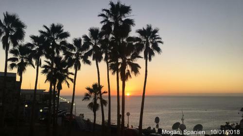 Private Apartment With Stunning Ocean Views And Sunset.