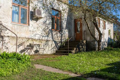 Cosy Apartment With Courtyard In Historic Building