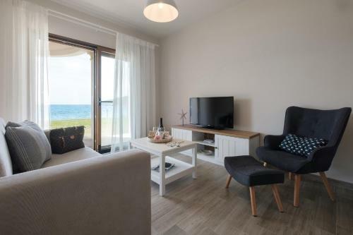 Armikes Beachfront Suites Afionas