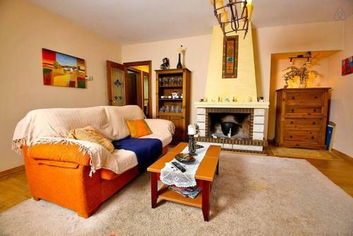 Arenales Great Home With Ac, Pool And Barbecue