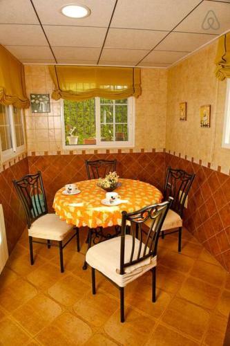 Arenales Great Home With Ac, Pool And Barbecue