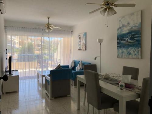 Kings Palace - Modern And Stylish Pool Facing Apartment