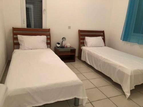 Bright 2 Bed, Pool Facing Apartment In Limnaria Gardens
