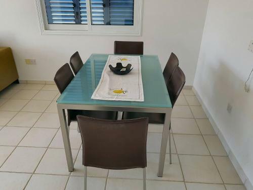 Bright 2 Bed, Pool Facing Apartment In Limnaria Gardens