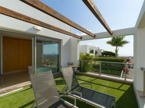 Salobre Villas Golfers