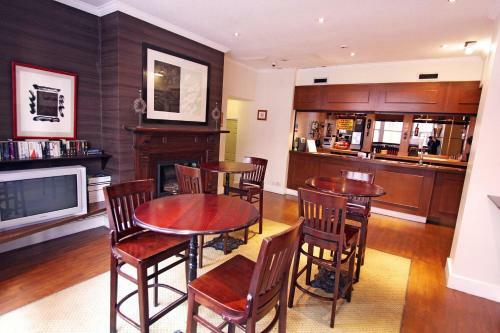 Surtees Hotel