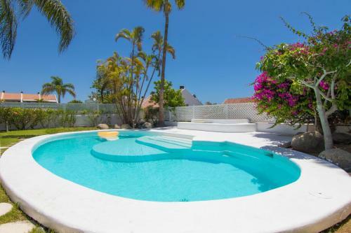 Villa En Pasito Blanco Con Piscina Y Jardin