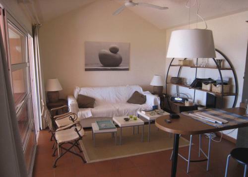 Apartamento Con Terraza Y Vistas Al Mar