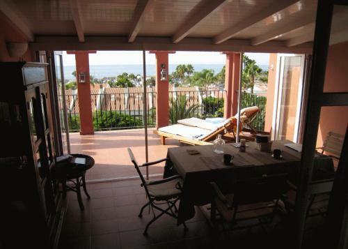 Apartamento Con Terraza Y Vistas Al Mar