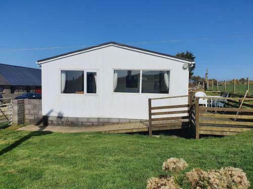 On Farm Chalet, Sleeps 6, Rhoshirwaun