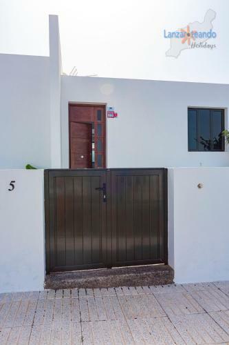 Villa Blanca, Designer Villa With Pool In Teguise