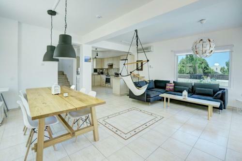 Naya, New 3 Bedroom Villa With Private Pool