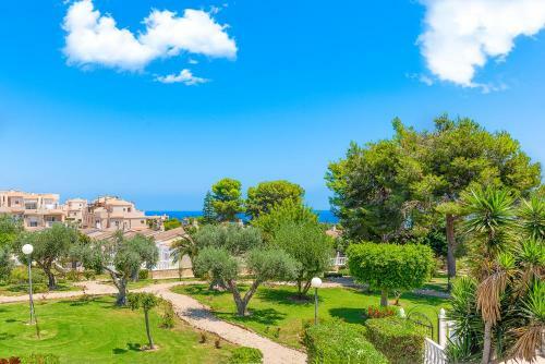 Great Top Apartment: Sea Views, Terrace And Pool