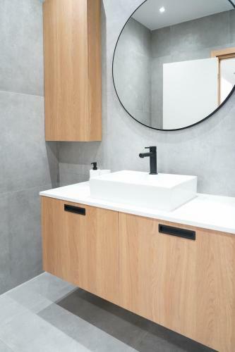 Chrystal Blue Suites 1 Bedroom Apartment Apollo