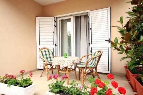 Apartments By The Sea Vinisce, Trogir - 10008