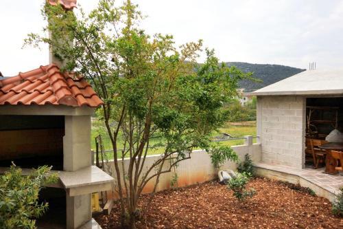 Apartments By The Sea Vinisce, Trogir - 10008