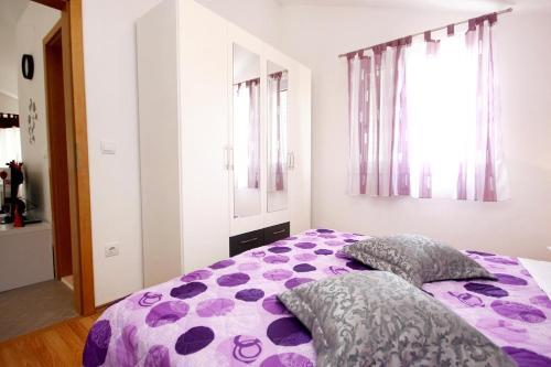 Apartments By The Sea Vinisce, Trogir - 10008
