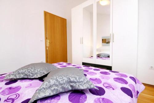 Apartments By The Sea Vinisce, Trogir - 10008