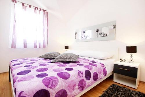 Apartments By The Sea Vinisce, Trogir - 10008