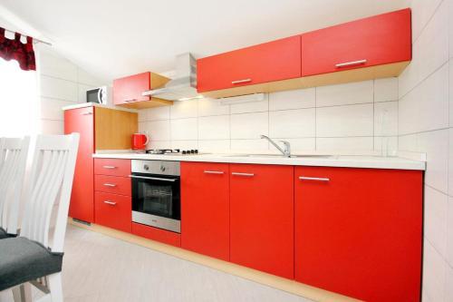 Apartments By The Sea Vinisce, Trogir - 10008