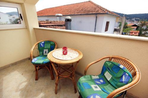 Apartments By The Sea Vinisce, Trogir - 10008