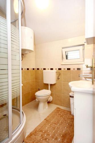 Apartments By The Sea Vinisce, Trogir - 10008