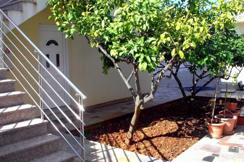 Apartments By The Sea Vinisce, Trogir - 10008