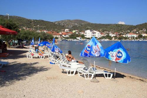 Apartments By The Sea Vinisce, Trogir - 10008