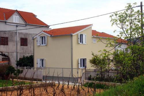 Apartments By The Sea Vinisce, Trogir - 10008
