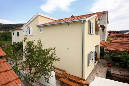 Apartments By The Sea Vinisce, Trogir - 10008