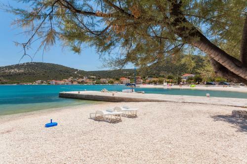 Apartamento A8 - Modern Apt With Terrace 3 Min Walk To Beach