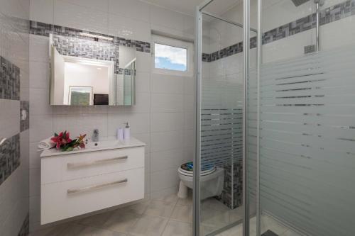 Apartamento A8 - Modern Apt With Terrace 3 Min Walk To Beach