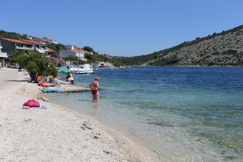 Apartments With A Parking Space Vinisce, Trogir - 18073