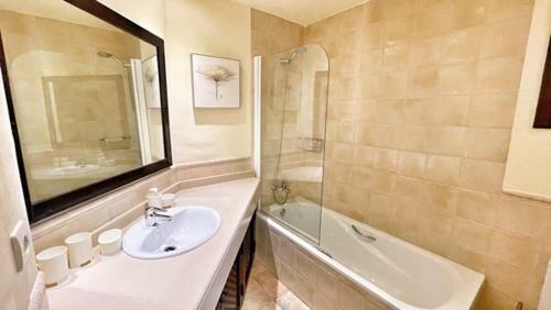 Hl 020 Luxury 3 Bedroom Villa , High Standard