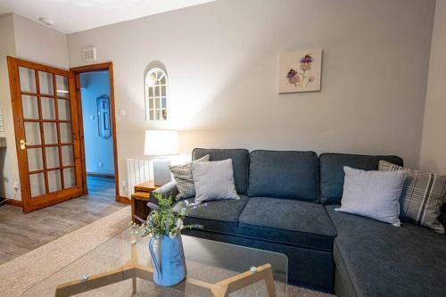 Cozy Newly Renovated Town Centre Apartment