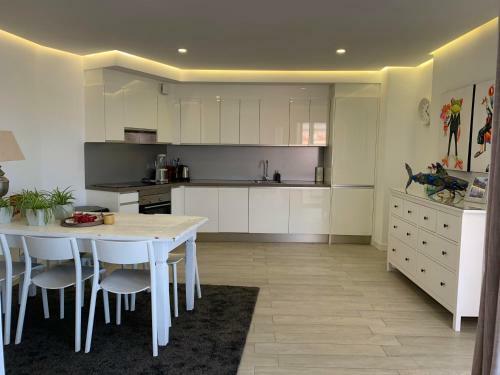 3 Bedroom Apartment With Sea View 8th Floor