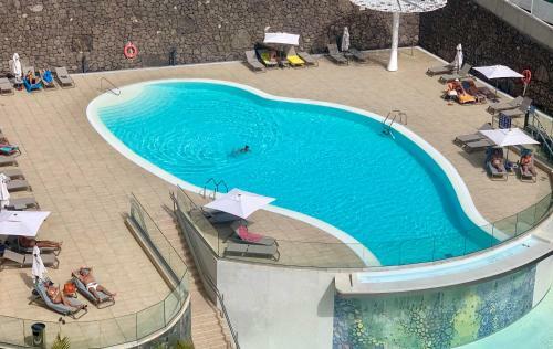 3 Bedroom Apartment With Sea View 8th Floor