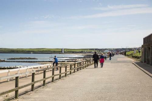 Lovely 2 Bed Apartment Close To Aberdeen Beach!