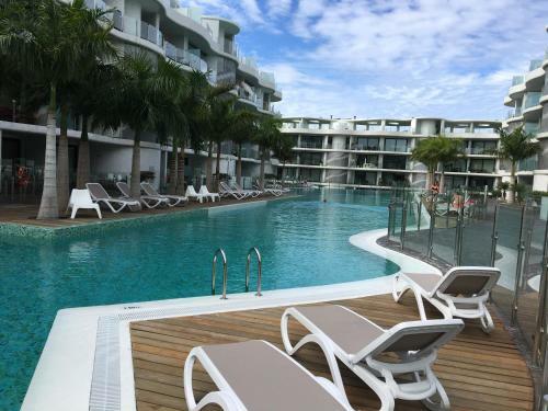 Apartamento The Waves, Luxurious 5*, Wifi, Olympic Pool