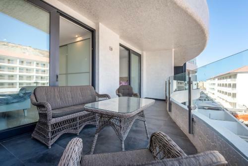 Apartamento The Waves, Luxurious 5*, Wifi, Olympic Pool