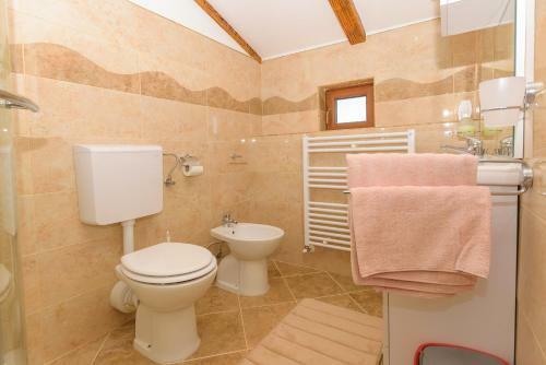 Spacious Holiday Home Guran