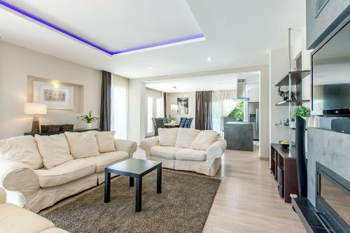 Modern Villa With Large Private Pool