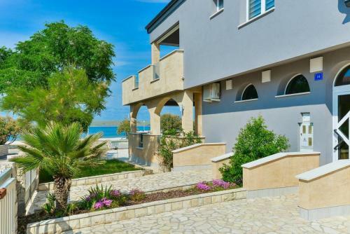 Apartments By The Sea Vir - 18588