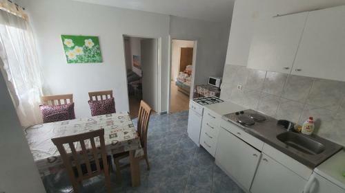Apartments Gavro - 20 M From The Sea