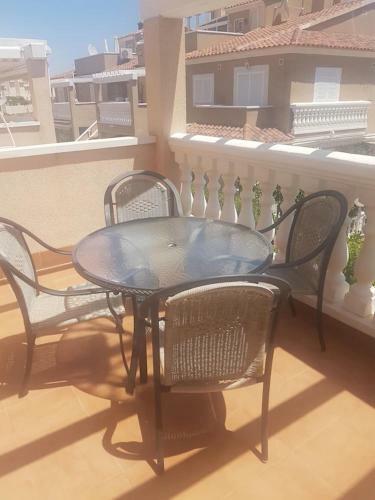 Inviting 2-bed Apartment 5 Minutes To The Beach