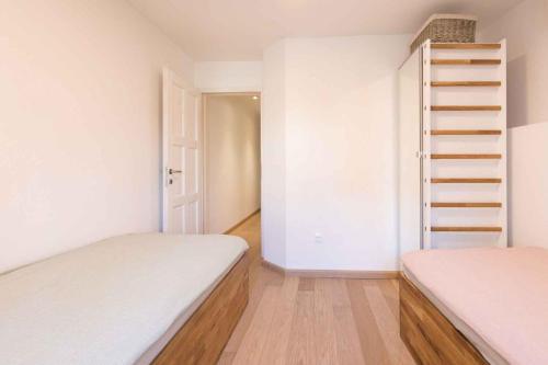 Apartment In Vrbnik/insel Krk 37191