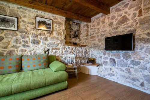 Parona Holiday Home