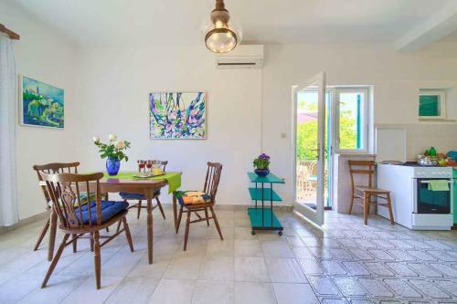 Apartment In Vrbnik/insel Krk 35995